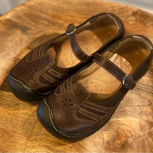 Brown leather Keen Mary Janes